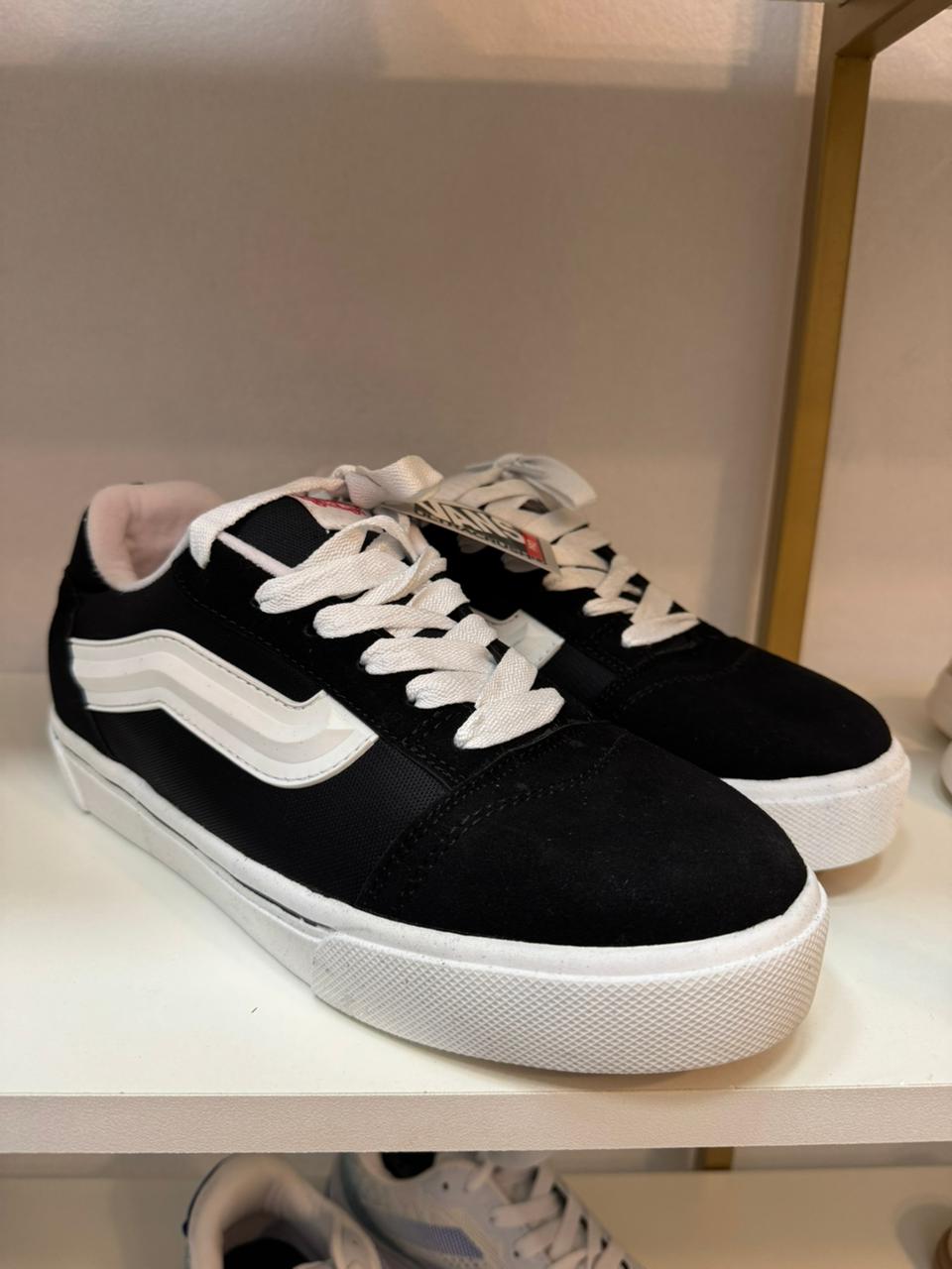 Zapatilla Vans KNU cor preto/branco