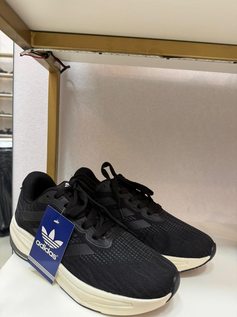 Zapatillas Adidas Galaxy 6 negra planta blanca